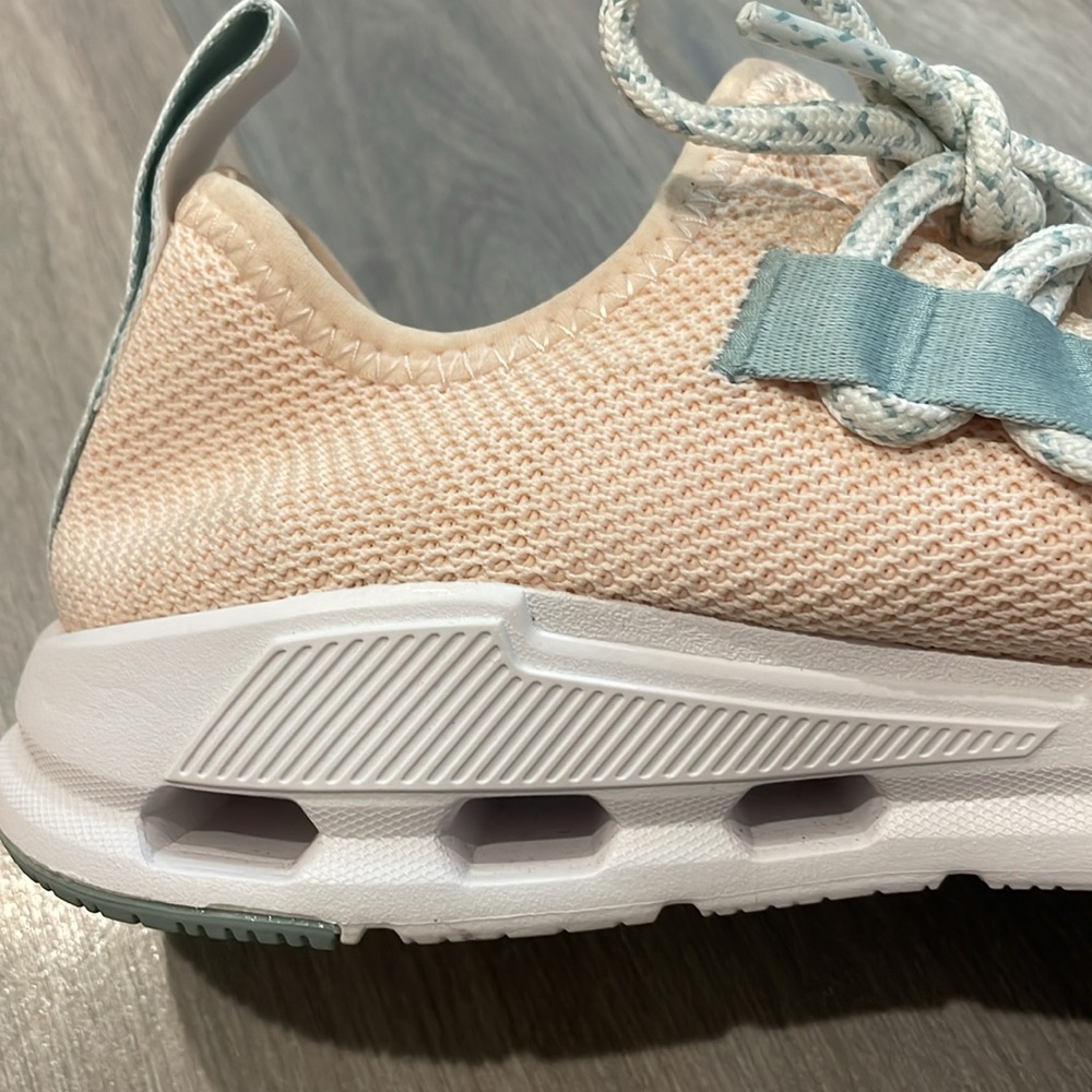 On W Cloudeasy Sneakers - Picture 15 of 16
